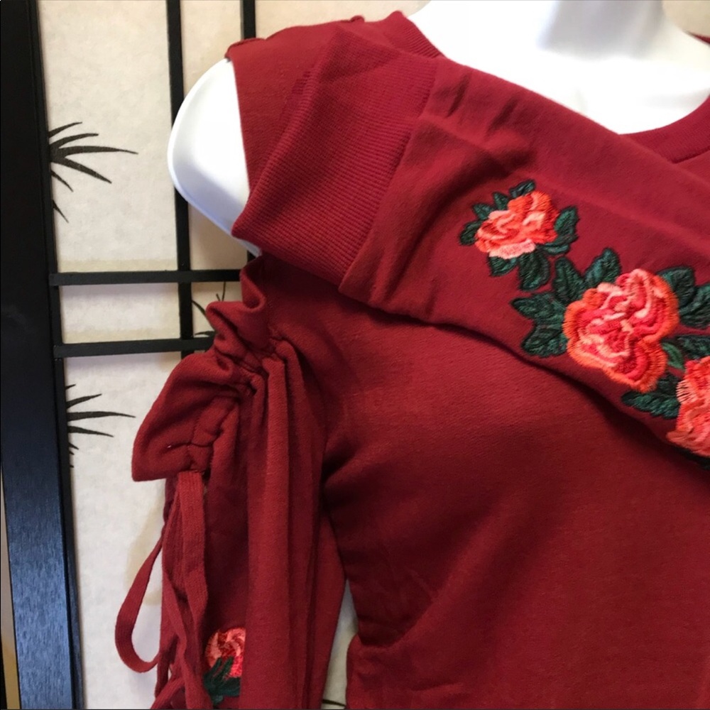 Last one  rose embroidered cold shoulder sweater - Picture 5 of 8